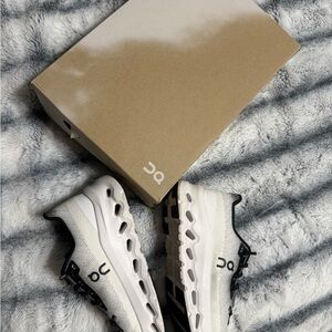 On Running Women's Athletic Shoes - Black and White-Cloud Tilt Zendaya Edit W8.5